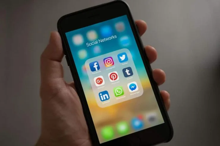 Social Media for Artists